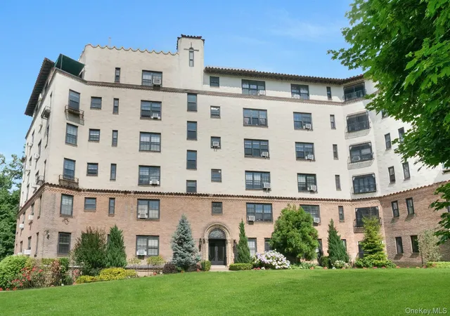 Homes for sale in New Rochelle, NY | 1273 North Ave #Entry 8, Apt 2F, New Rochelle, NY 10804 | MLS# 1019477