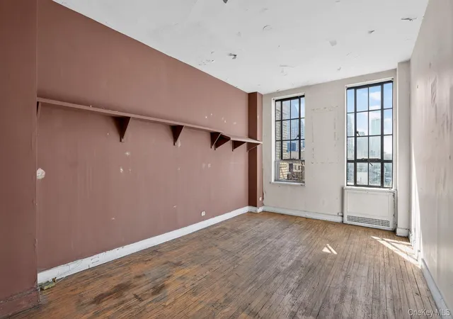 4th image of 353 W 56th St, New York, NY 10019