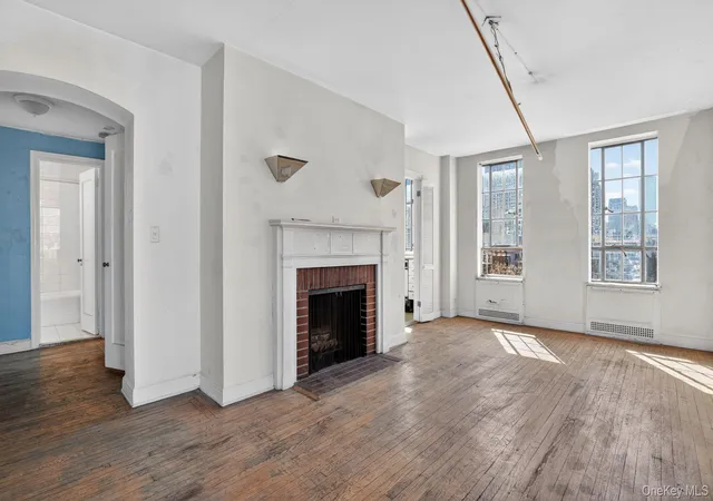 5th image of 353 W 56th St, New York, NY 10019