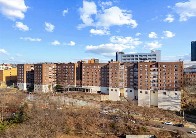 Homes for sale in New York, NY | 2630 Kingsbridge Terrace, New York, NY 10463 | Houzeo