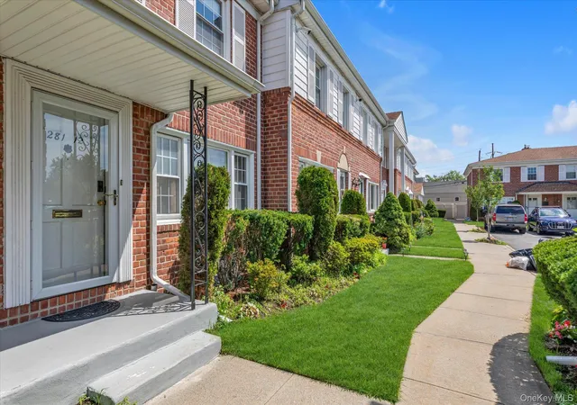 2nd image of 281 Wheeler Ave #12, Valley Stream, NY 11580 | MLS# 1019506