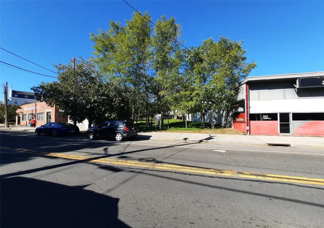 3rd image of 226 W Main St, Riverhead, NY 11901 | MLS# 1019509