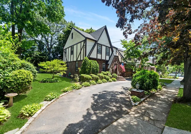 2nd image of 36 Lafayette Ave, Lynbrook, NY 11563 | MLS# 1019515