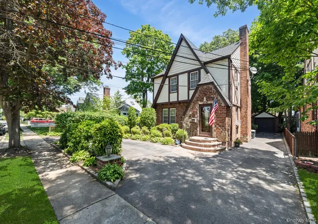 3rd image of 36 Lafayette Ave, Lynbrook, NY 11563 | MLS# 1019515