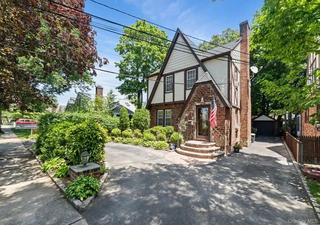4th image of 36 Lafayette Ave, Lynbrook, NY 11563 | MLS# 1019515