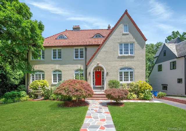 1st image of 514 Esplanade, Pelham, NY 10803 | MLS# 1019519