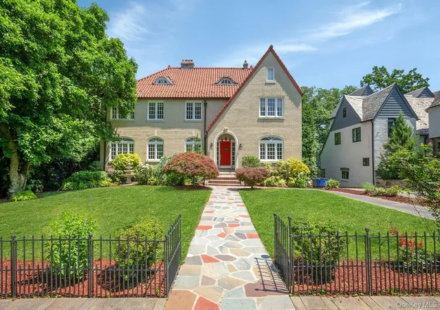 4th image of 514 Esplanade, Pelham, NY 10803 | MLS# 1019519