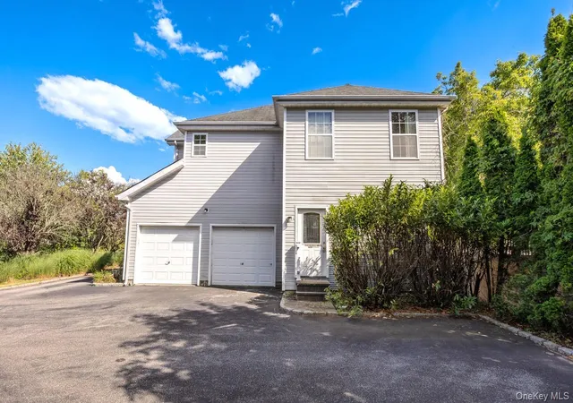 Photo 3 of Sale Pending at 72 Sweetgum Ln, Brookhaven, NY 11764 | MLS# 1019536 | Listing updated on 2026-08-06