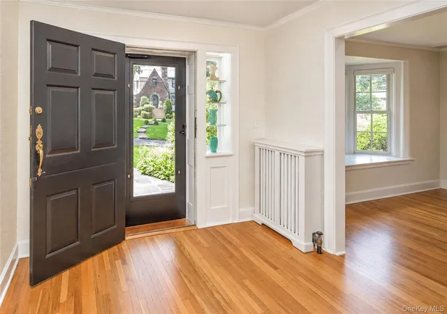 Photo 3 of Single family home for sale at 190 Douglas Pl, Mount Vernon, NY 10552 | MLS# 1019544 | Listing updated on 2026-09-30