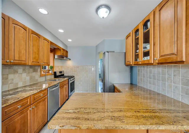3rd image of 374 Rockaway Pkwy, Hempstead, NY 11580 | MLS# 1019546