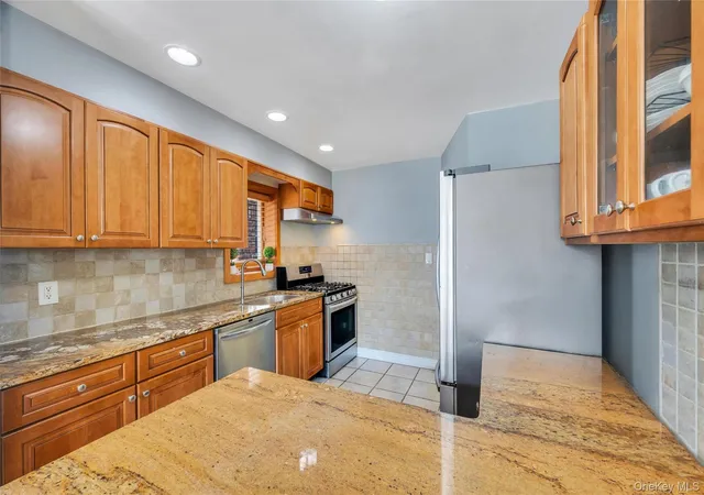 5th image of 374 Rockaway Pkwy, Hempstead, NY 11580 | MLS# 1019546