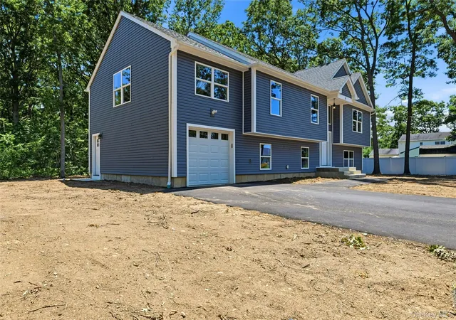 4th image of 37 2Nd St, Brookhaven, NY 11955 | MLS# 1019562
