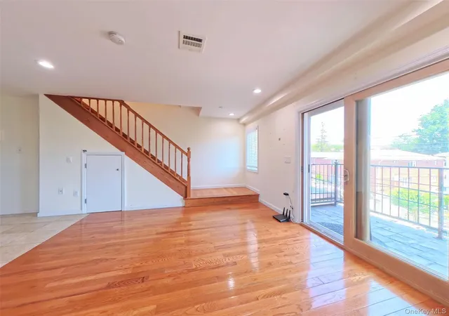 3rd image of 4038 194Th St, New York, NY 11358