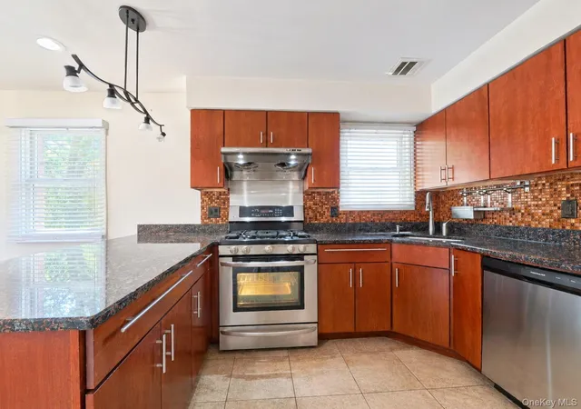 4th image of 4038 194Th St, New York, NY 11358