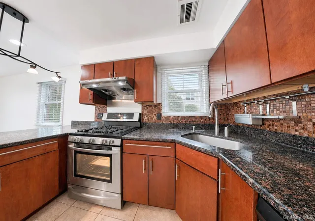 5th image of 4038 194Th St, New York, NY 11358