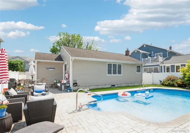 3rd image of 389 Briarwood Rd, Oyster Bay, NY 11758 | MLS# 1019588