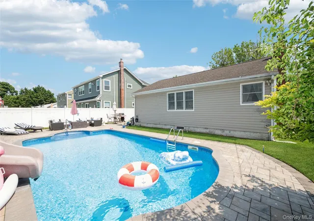 4th image of 389 Briarwood Rd, Oyster Bay, NY 11758 | MLS# 1019588