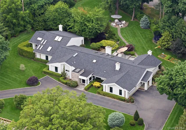 2nd image of 3 Engineers Rd, Roslyn, NY 11576 | MLS# 1019591