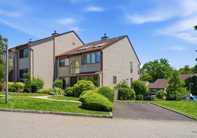 2nd image of 112 The Glen #112, Oyster Bay, NY 11545 | MLS# 1019592
