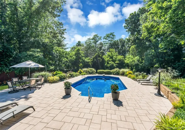 Photo 3 of Single family home for sale at 4 Dale Ct, Hauppauge, NY 11788 | MLS# 1019600 | Listing updated on 2026-08-23