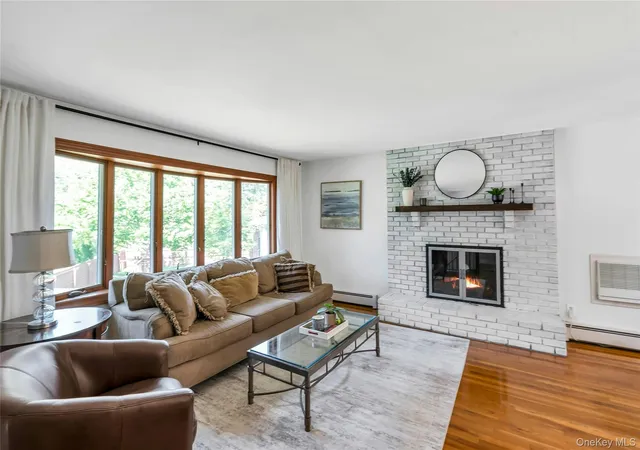 Photo 3 of Single family home for sale at 4 Dale Ct, Hauppauge, NY 11788 | MLS# 1019600 | Listing updated on 2026-08-23