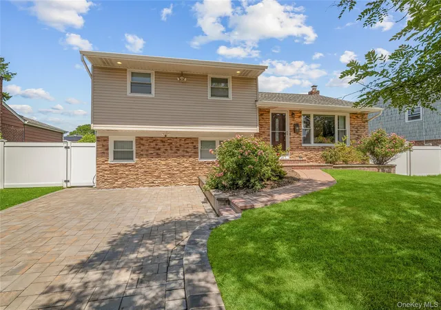 Photo 2 of Sale Pending at 16 Cumberland Rd, Oyster Bay, NY 11753 | MLS# 1019604 | Listing updated on 2026-08-13