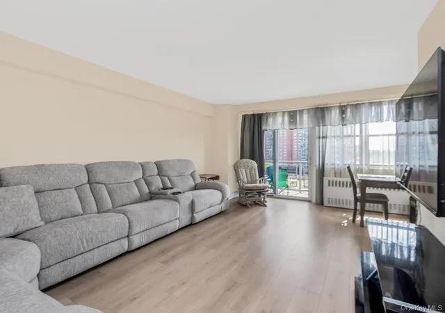 2nd image of 820 Boynton Ave, New York, NY 11238