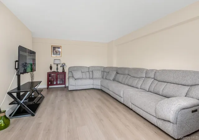 3rd image of 820 Boynton Ave, New York, NY 11238