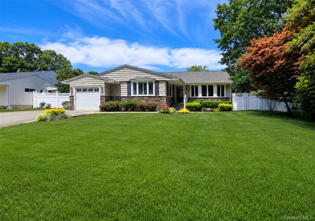 1st image of 7 Talbot Ln, Smithtown, NY 11787 | MLS# 1019610