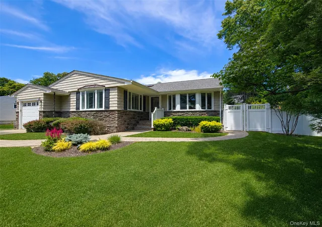 2nd image of 7 Talbot Ln, Smithtown, NY 11787 | MLS# 1019610
