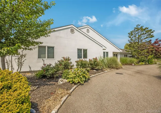 2nd image of 6 Twilight Ct, Huntington, NY 11747 | MLS# 1019611