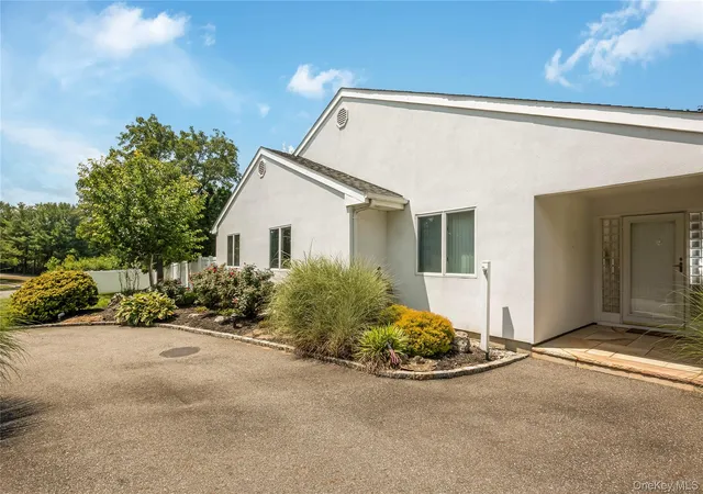 3rd image of 6 Twilight Ct, Huntington, NY 11747 | MLS# 1019611