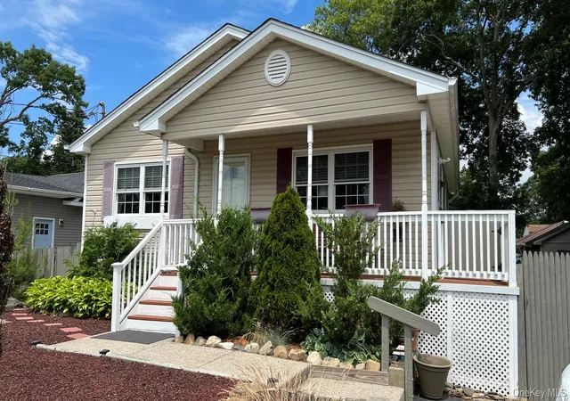 Photo 1 of Sale Pending at 89 Rugby Dr, Brookhaven, NY 11967 | MLS# 1019612 | Listing updated on 2026-09-29