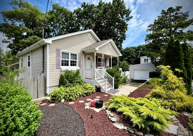5th image of 89 Rugby Dr, Brookhaven, NY 11967 | MLS# 1019612