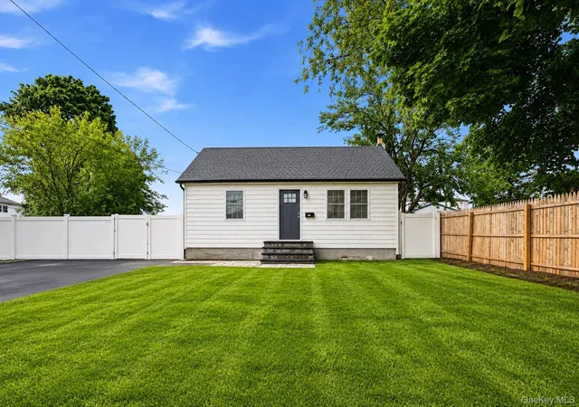 1st image of 606 Catskill Ave, Lindenhurst, NY 11757 | MLS# 1019632