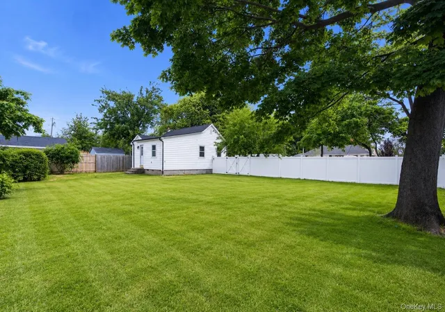 3rd image of 606 Catskill Ave, Lindenhurst, NY 11757 | MLS# 1019632