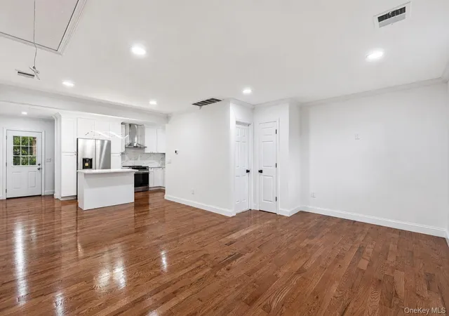 5th image of 606 Catskill Ave, Lindenhurst, NY 11757 | MLS# 1019632