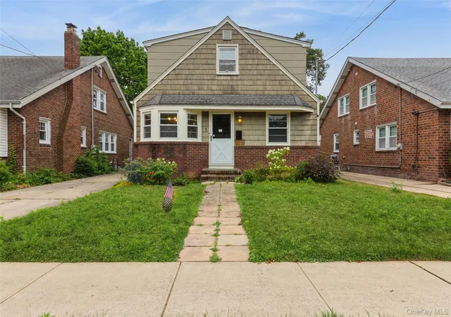 Homes for sale in Hempstead, NY | 5 Cambridge St, Hempstead, NY 11565 | MLS# 1019634