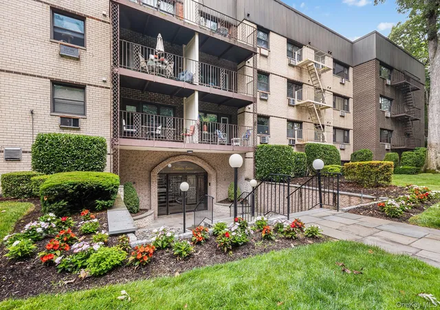 Homes for sale in New Rochelle, NY | 2241 Palmer Ave #3E, New Rochelle, NY 10801 | MLS# 1019646