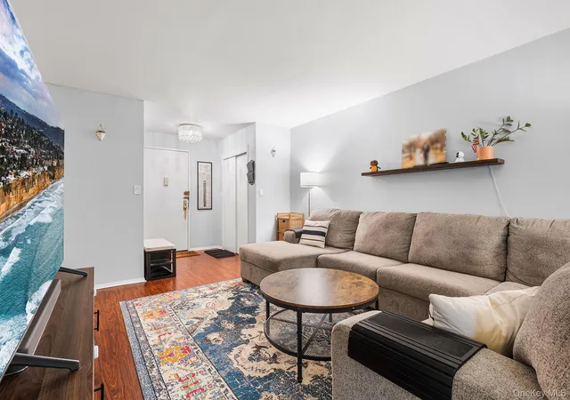 3rd image of 2241 Palmer Ave, New Rochelle, NY 10801