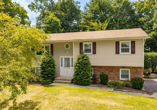 Photo 3 of Single family home for sale at 177 New Hempstead Rd, Clarkstown, NY 10956 | MLS# 1019678 | Listing updated on 2026-08-10