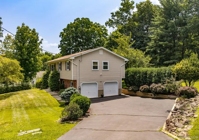 Photo 4 of Single family home for sale at 177 New Hempstead Rd, Clarkstown, NY 10956 | MLS# 1019678 | Listing updated on 2026-09-27