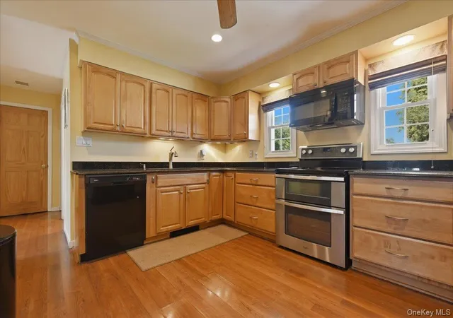 4th image of 30 Universe Dr, Hempstead, NY 11756 | MLS# 1019681