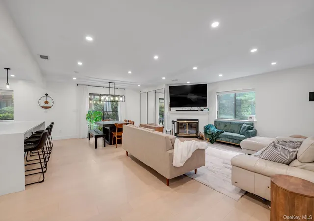 4th image of 49 Wimbledon Dr, Roslyn, NY 11576 | MLS# 1019690
