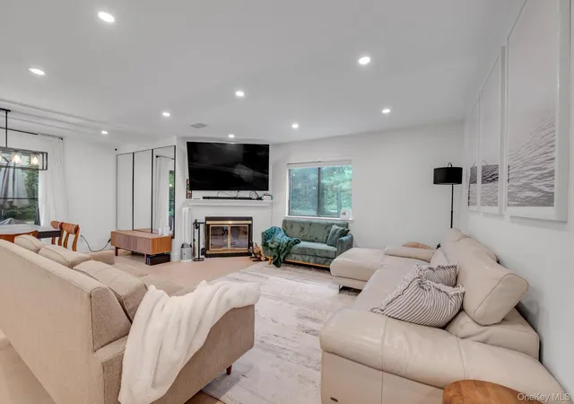 5th image of 49 Wimbledon Dr, Roslyn, NY 11576 | MLS# 1019690