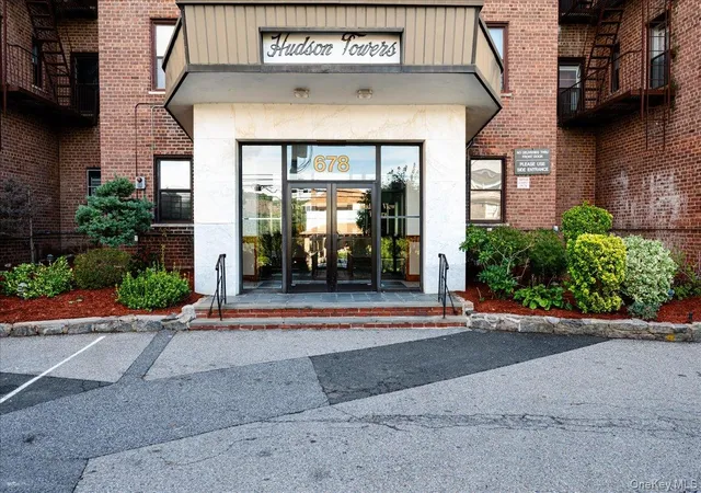 Listing Photo 2 - Condo for sale in building located at 678 Warburton Ave, Yonkers, NY 10701 - Unit #7I-7J