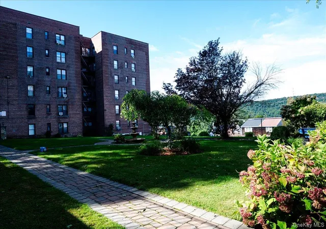 Listing Photo 4 - Condo for sale in building located at 678 Warburton Ave, Yonkers, NY 10701 - Unit #7I-7J