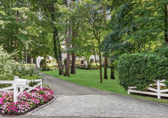 Photo 3 of Single family home for sale at 855 Orchard Ln, Oyster Bay, NY 11771 | MLS# 1019700 | Listing updated on 2026-09-17