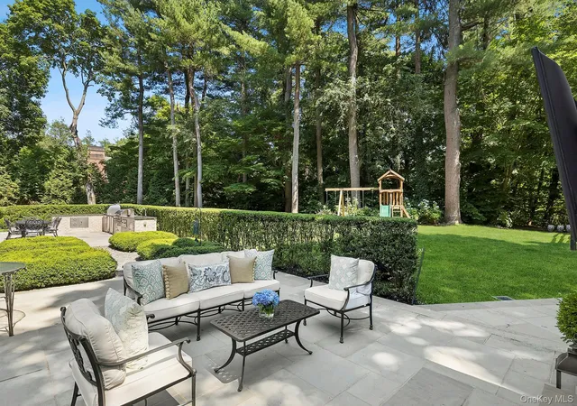 Photo 3 of Single family home for sale at 855 Orchard Ln, Oyster Bay, NY 11771 | MLS# 1019700 | Listing updated on 2026-09-17