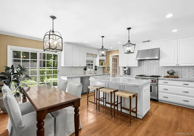 Photo 4 of Single family home for sale at 855 Orchard Ln, Oyster Bay, NY 11771 | MLS# 1019700 | Listing updated on 2026-09-17